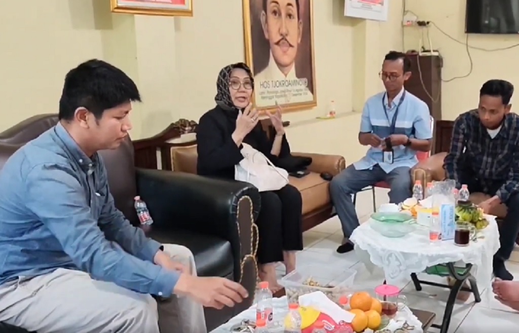 Dirujak Netizen, Wakil Ketua DPRD Cirebon Minta Maaf usai Hina Emak-Emak Pendemo MBG