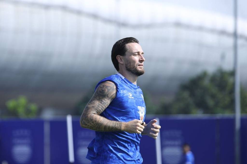 Marc Klok Manfaatkan Libur Panjang Persib untuk Pulihkan Cedera