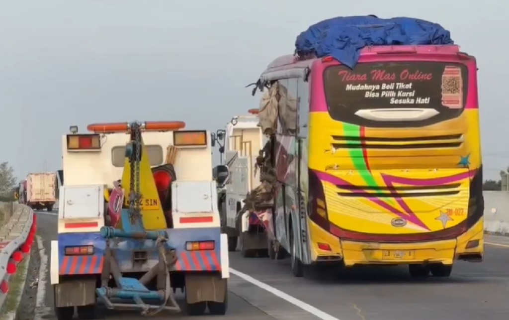 Kronologi Bus Tiara Mas Tabrak Truk Tangki di Tol Pasuruan Tewaskan 1 Orang