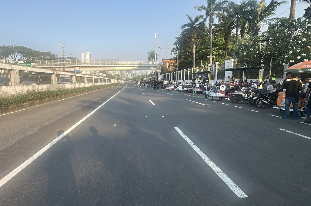 Mahasiswa Demo di Gedung DPR, Jalan Gatsu Arah Slipi Ditutup