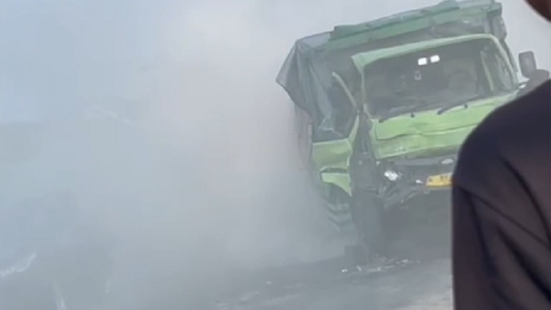 2 Truk Tabrakan di Pantura Tuban, Warga Panik Lihat Asap Tebal
