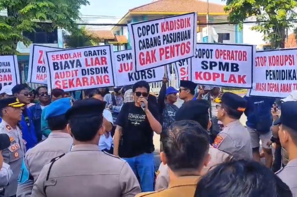 Wali Murid Demo Dinas Pendidikan Pasuruan, Protes SPMB yang Dinilai Membingungkan