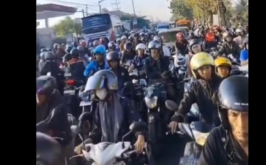 Bangkalan Krisis BBM, SPBU Tutup Kehabisan Stok hingga Picu Antrean Kendaraan