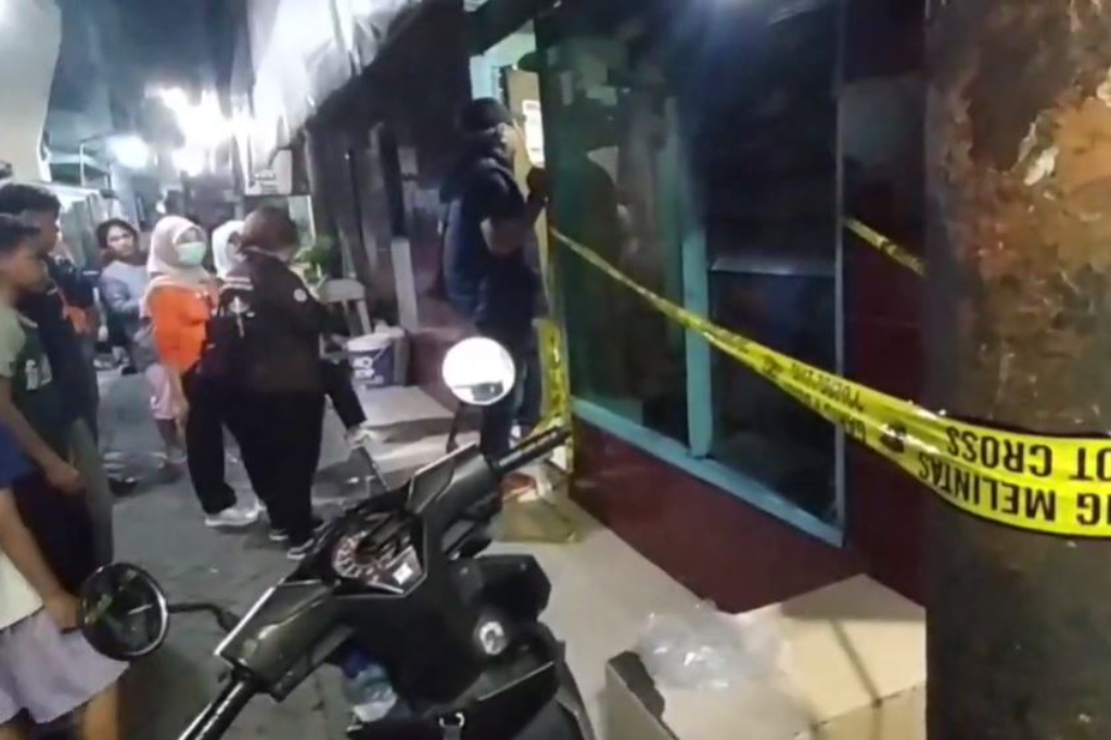 Surabaya Geger, Wanita Paruh Baya Ditemukan Tewas Telanjang Bersimbah Darah di Kamar Kos