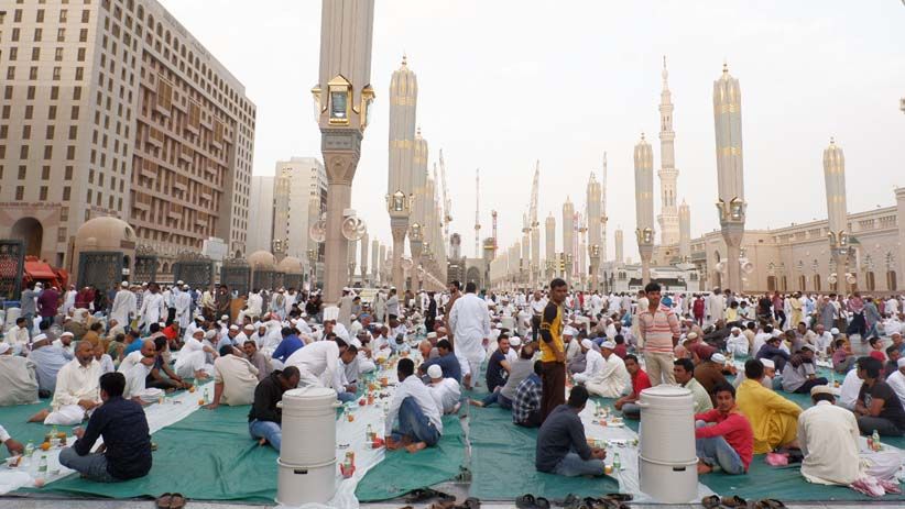 Arab Saudi Larang Buka Puasa dan Sahur Bareng di Masjid selama Ramadan