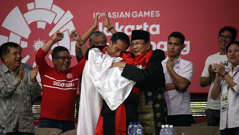 Momen Jokowi dan Prabowo Berpelukan Banjir Pujian