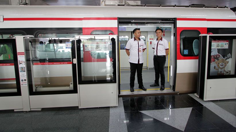 Tarif Komersial LRT Resmi Berlaku, Elvin Pembeli Tiket Pertama Terkejut Dapat Hadiah