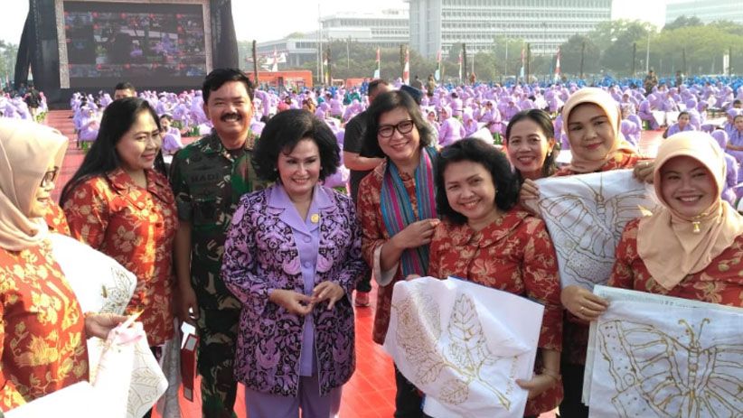 Mabes TNI Pecahkan Rekor MURI 5.000 Peserta Membatik dengan Canting