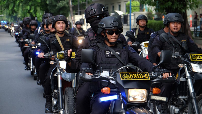 PSBB, Polisi Bubarkan Gerombolan Anak Muda Tengah Pesta Miras di Kedoya Jakbar