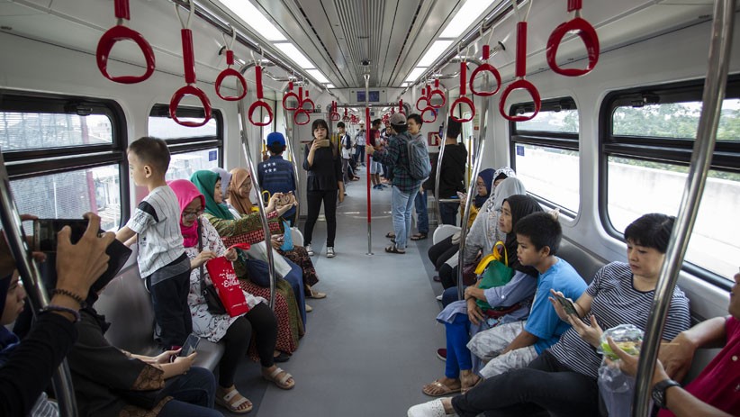 Sebagian Penumpang Tak Tahu Tarif Komersial LRT Resmi Berlaku Hari Ini