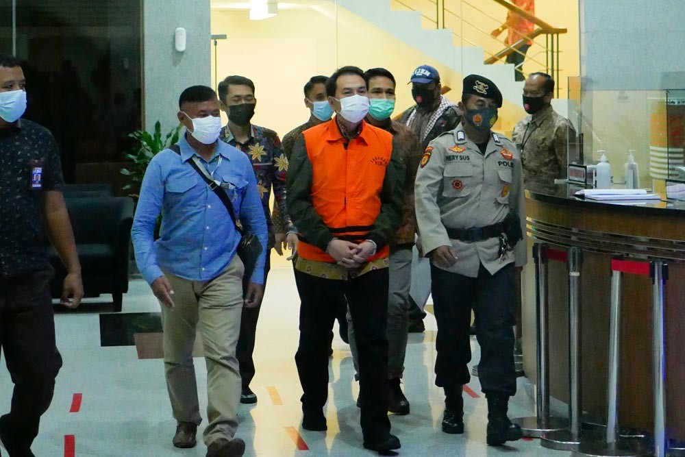  Azis Syamsuddin Suap Mantan Penyidik KPK Rp3,1 Miliar