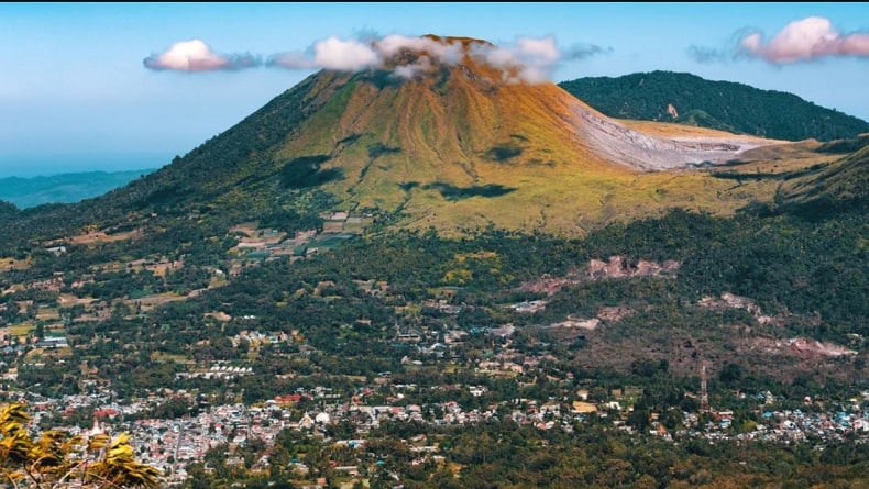 Gunung Lokon di Tomohon Status Waspada, Masih Aman Dikunjungi Wisatawan - Bagian all