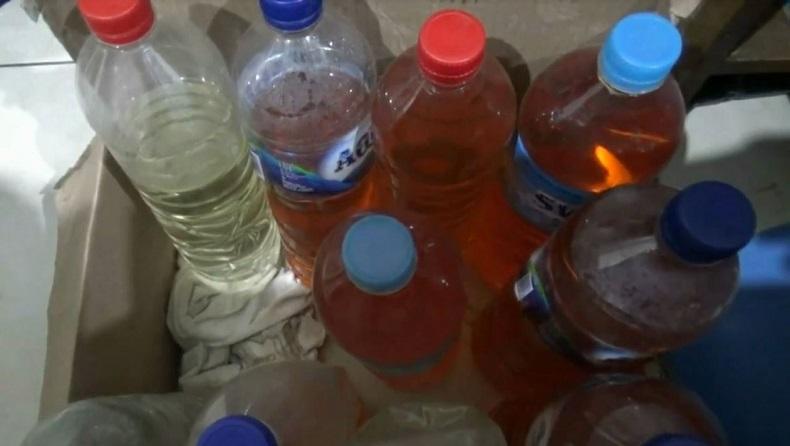 Razia Tim Gabungan di Tuban Sita Puluhan Botol Arak dari Warung