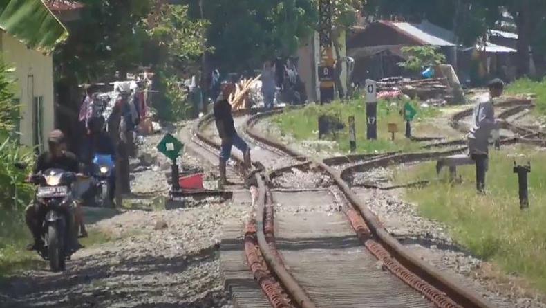 Menhub Sepakat Reaktivasi Jalur Kereta di Jabar, Target Rampung 2027 Menhub Sepakat Reaktivasi Jalur Kereta di Jabar, Target Rampung 2027
