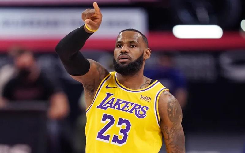 Tinggi lebron james top