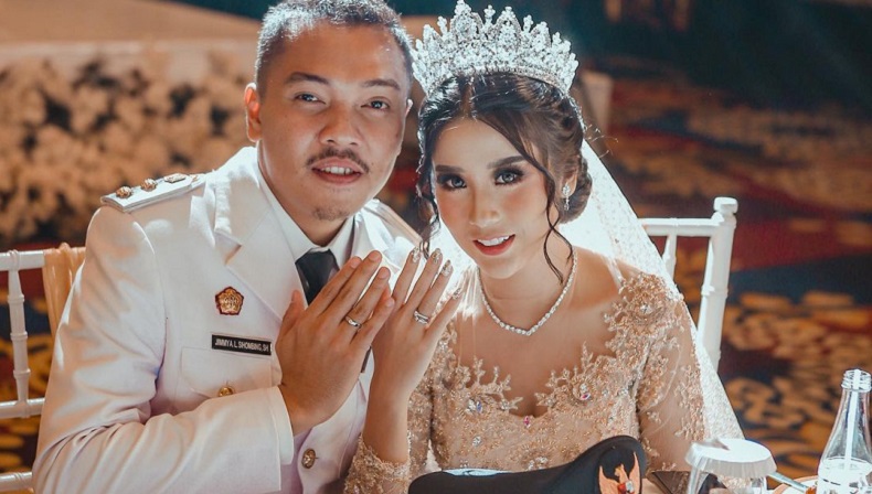 Soqollangan vagina fotosuratlari Yosh ayol analni soraydi