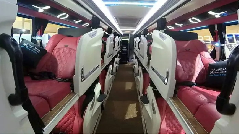 Berapa Ongkos Naik Bus Sinar Jaya yang Kursinya Mirip First Class Pesawat Terbang?