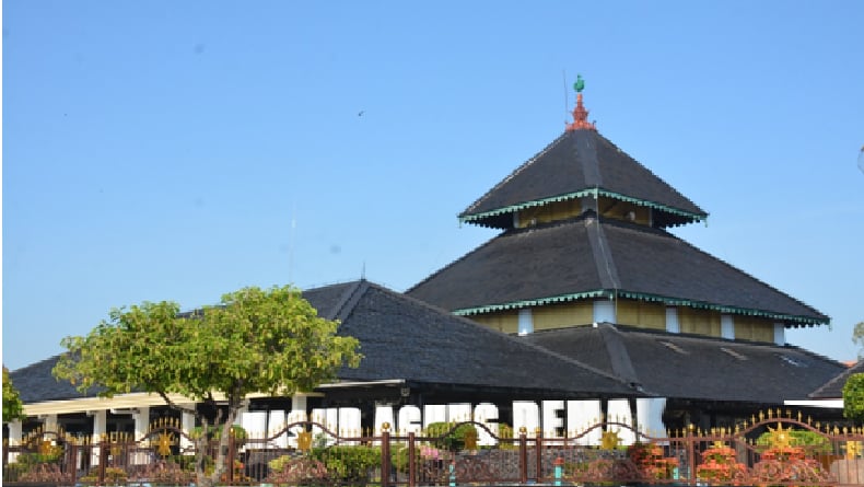 Sejarah Masjid Agung Demak, Peninggalan Kesultanan Demak yang Kini Jadi  Destinasi Wisata Religi - Bagian 2