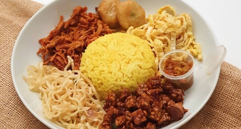 Nasi Kuning Ayam Suwir
