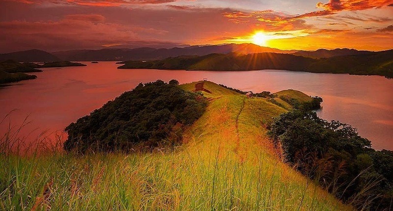 Indahnya Danau Sentani, Ada Ikan Langka dan Pemandangan Surga Tersembunyi  di Papua