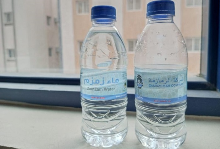 Keajaiban dan Khasiat Air Zamzam