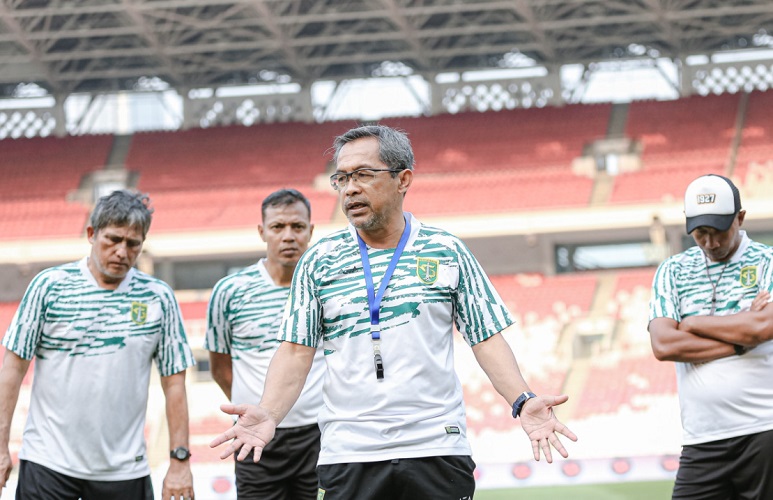 Pelatih Persija Jakarta Thomas Doll Peringatkan Klub-Klub