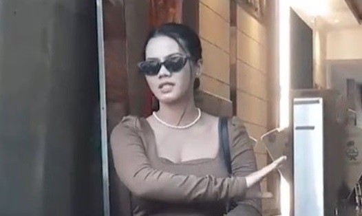 Qomondon porno fotosuratni takrorladi, bu erda eng yaxshi ser Katta sik odamni emiradi