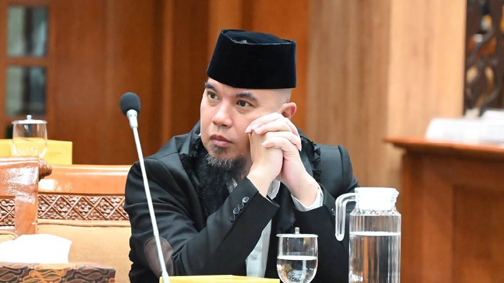 Akun Disita Mulan Jameela, Ahmad Dhani Ngaku Dimarahi Keluarga Gegara Postingannya Bikin Gaduh Akun Disita Mulan Jameela, Ahmad Dhani Ngaku Dimarahi Keluarga Gegara Postingannya Bikin Gaduh