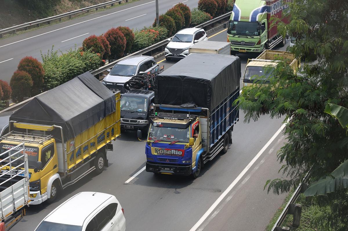 Uji Coba Penertiban ODOL Lewat ETLE, Angka Pelanggaran Nyaris Tembus 100.000 Uji Coba Penertiban ODOL Lewat ETLE, Angka Pelanggaran Nyaris Tembus 100.000