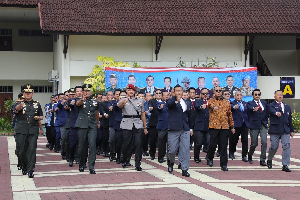 Deretan Tokoh Penting Alumni SMA Taruna Nusantara Ikut Defile Dadakan, AHY  dan Sugiono Terima Penghormatan