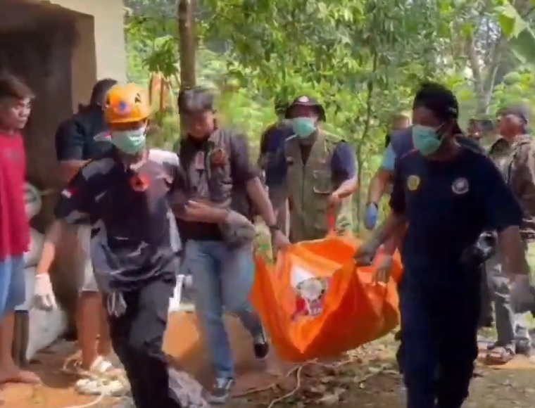 Mayat Pria Membusuk Ditemukan di Sumur Pasar Wonotunggal