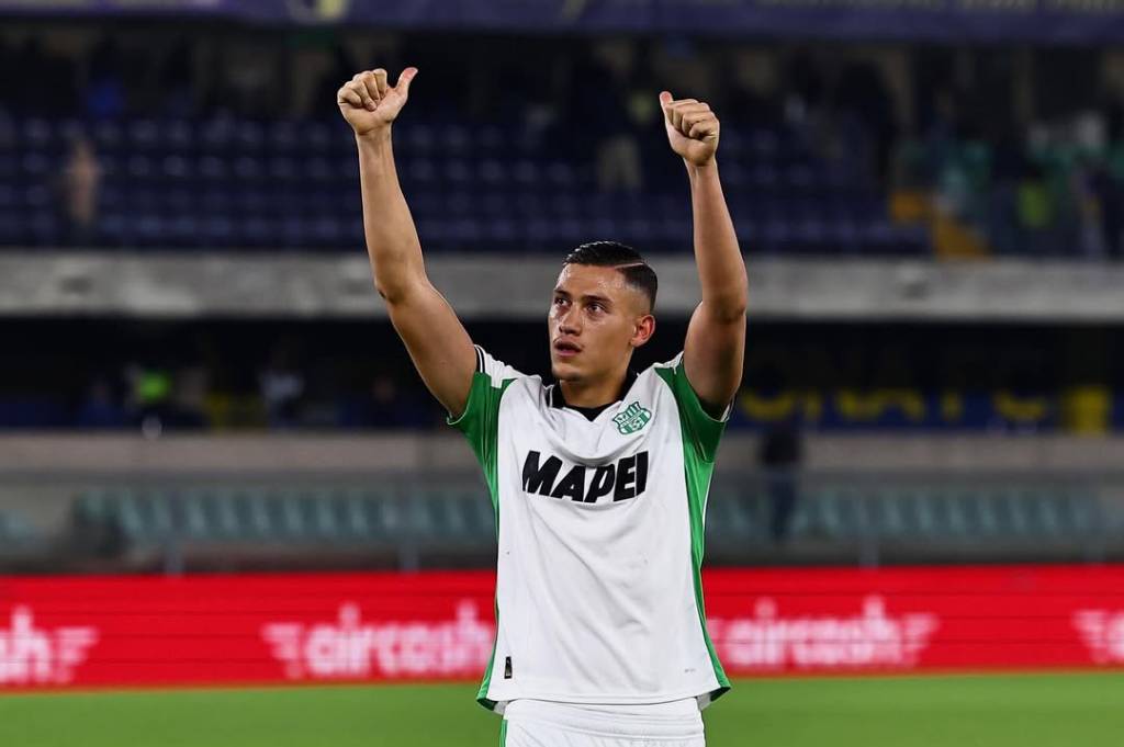 Jay Idzes Tak Dijual, Sassuolo Tolak Mentah-Mentah AC Milan Jay Idzes Tak Dijual, Sassuolo Tolak Mentah-Mentah AC Milan