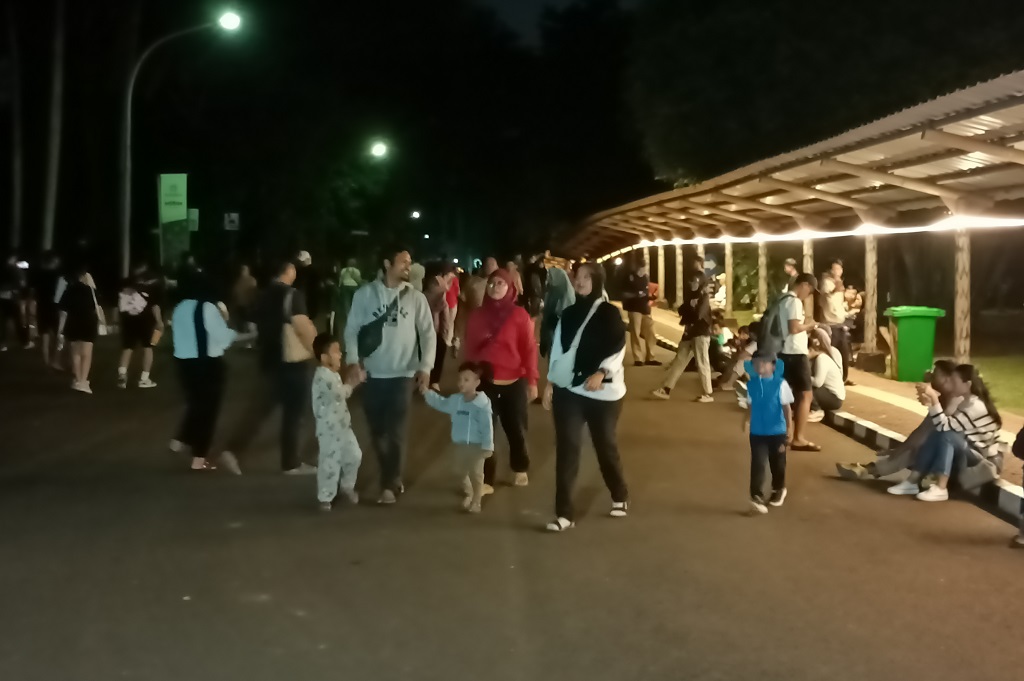 Ragunan Diserbu 3.713 Pengunjung saat Uji Coba Wisata Malam, 60 Pilih Piknik Ragunan Diserbu 3.713 Pengunjung saat Uji Coba Wisata Malam, 60 Pilih Piknik