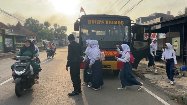 Kepedulian Brimob Jawa Barat Wujud Nyata Lewat Program Bus Sekolah Gratis