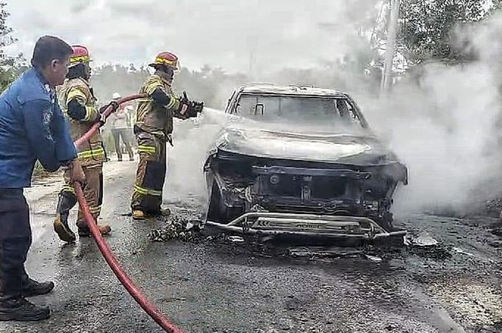 Geger! Mobil Terbakar Hebat di Barito Selatan, Diduga Korsleting Listrik di Mesin Geger! Mobil Terbakar Hebat di Barito Selatan, Diduga Korsleting Listrik di Mesin