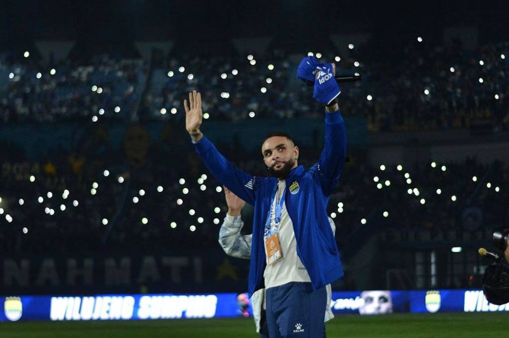 Cedera Hamstring, Layvin Kurzawa Absen di Dua Laga Terakhir Persib Menuju Juara Cedera Hamstring, Layvin Kurzawa Absen di Dua Laga Terakhir Persib Menuju Juara