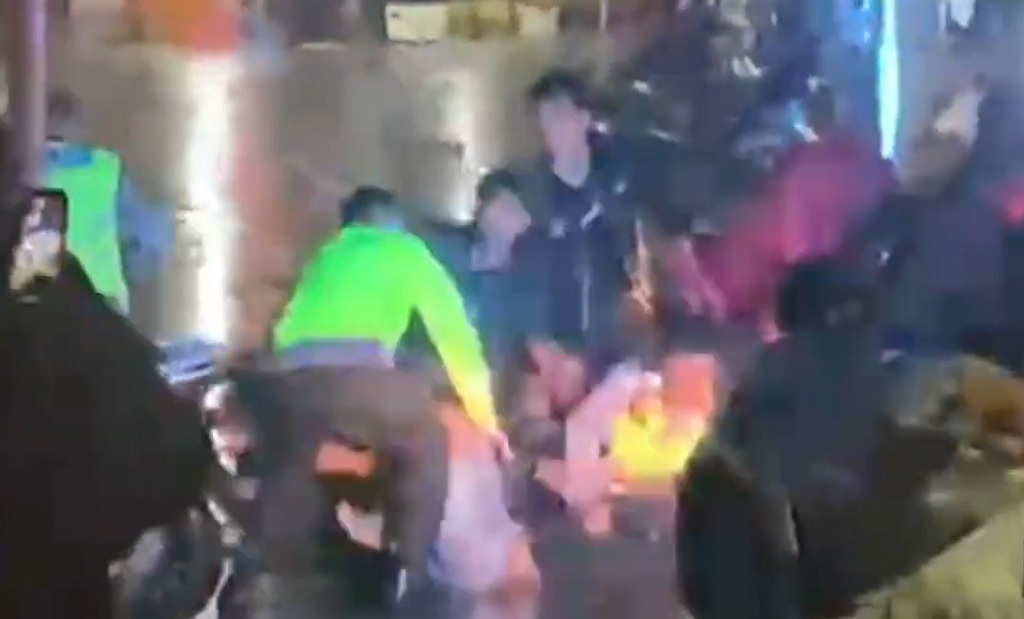 Kapolsek Kaliwungu Dikeroyok Kelompok Pemuda Mabuk saat Bubarkan Tawuran Sahur Kapolsek Kaliwungu Dikeroyok Kelompok Pemuda Mabuk saat Bubarkan Tawuran Sahur