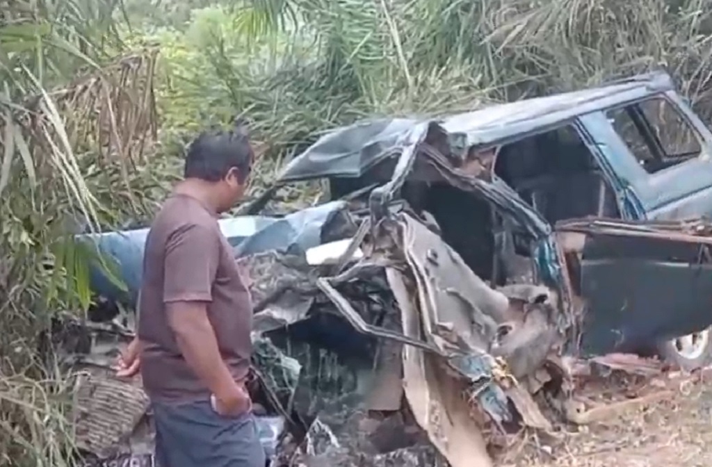 Kecelakaan Maut Minibus Ringsek Tabrak Truk di Mesuji, 1 Tewas Terjepit Kecelakaan Maut Minibus Ringsek Tabrak Truk di Mesuji, 1 Tewas Terjepit