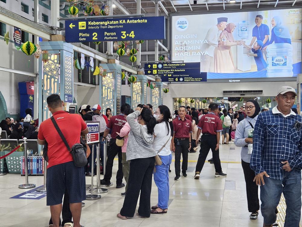18.203 Pemudik Balik Tiba di Stasiun Pasar Senen Pagi Ini 18.203 Pemudik Balik Tiba di Stasiun Pasar Senen Pagi Ini
