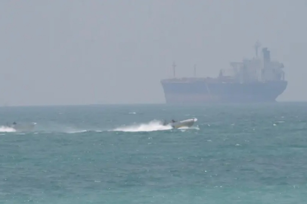AS Lumpuhkan 2 Kapal Tanker Raksasa Iran, Dicegat di Teluk Oman AS Lumpuhkan 2 Kapal Tanker Raksasa Iran, Dicegat di Teluk Oman
