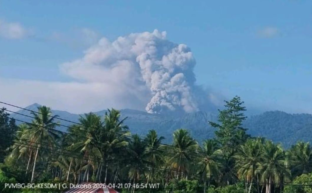Gunung Dukono Meletus Pagi Ini, Kolom Abu Capai 1.200 Meter di Langit Halmahera Gunung Dukono Meletus Pagi Ini, Kolom Abu Capai 1.200 Meter di Langit Halmahera