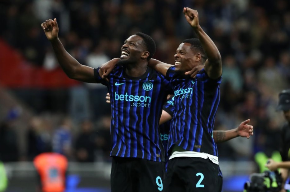 Thuram Kabur dari Wawancara demi Rayakan Comeback Gila Inter, Giuseppe Meazza Meledak! Thuram Kabur dari Wawancara demi Rayakan Comeback Gila Inter, Giuseppe Meazza Meledak!