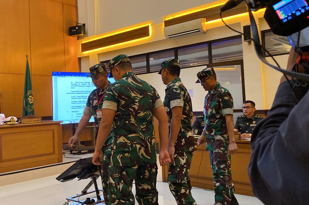 Putar Rekaman CCTV di Sidang, Hakim Soroti Arah Siraman Air Keras Terdakwa ke Andrie Yunus Putar Rekaman CCTV di Sidang, Hakim Soroti Arah Siraman Air Keras Terdakwa ke Andrie Yunus