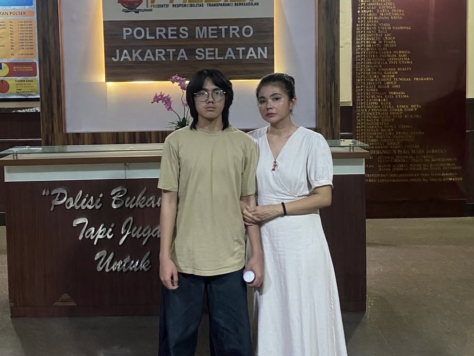 Karina Ranau Siap Polisikan Netizen Penghina Almarhum Epy Kusnandar: Tak Ada Maaf! Karina Ranau Siap Polisikan Netizen Penghina Almarhum Epy Kusnandar: Tak Ada Maaf!