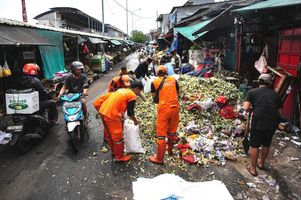 Pedagang Pasar Angke Masih Bandel Buang Sampah di Jalan, Sanksi Tegas Menanti Pedagang Pasar Angke Masih Bandel Buang Sampah di Jalan, Sanksi Tegas Menanti