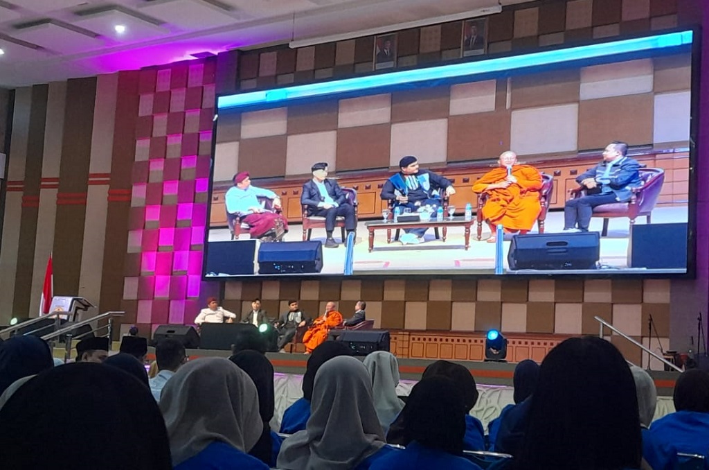 Seminar Nasional di Unpam, Para Pemuka Agama Gaungkan Toleransi hingga Cinta Kemanusiaan Seminar Nasional di Unpam, Para Pemuka Agama Gaungkan Toleransi hingga Cinta Kemanusiaan