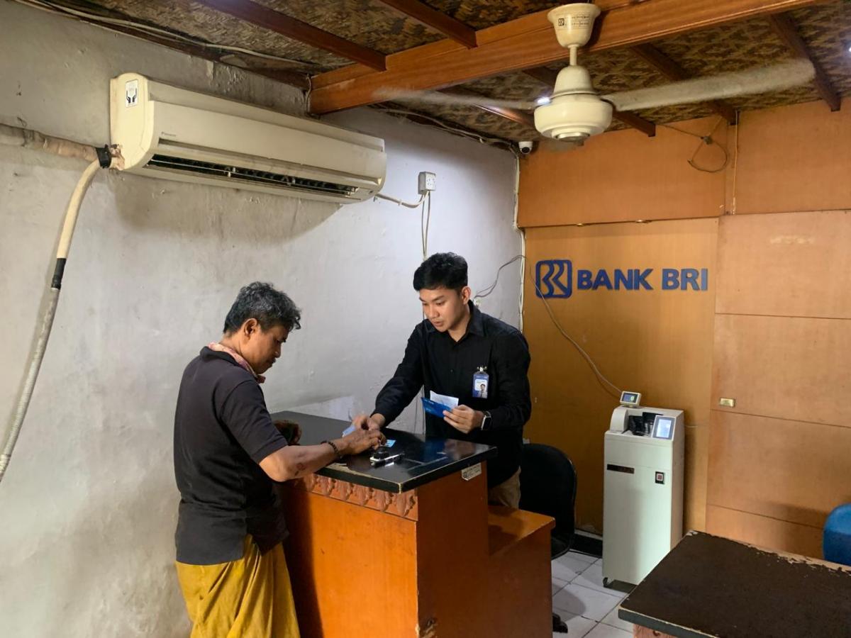 Cepat Tanpa Antre! Pedagang Pasar Babelan Setia Gunakan Teras BRI Cepat Tanpa Antre! Pedagang Pasar Babelan Setia Gunakan Teras BRI