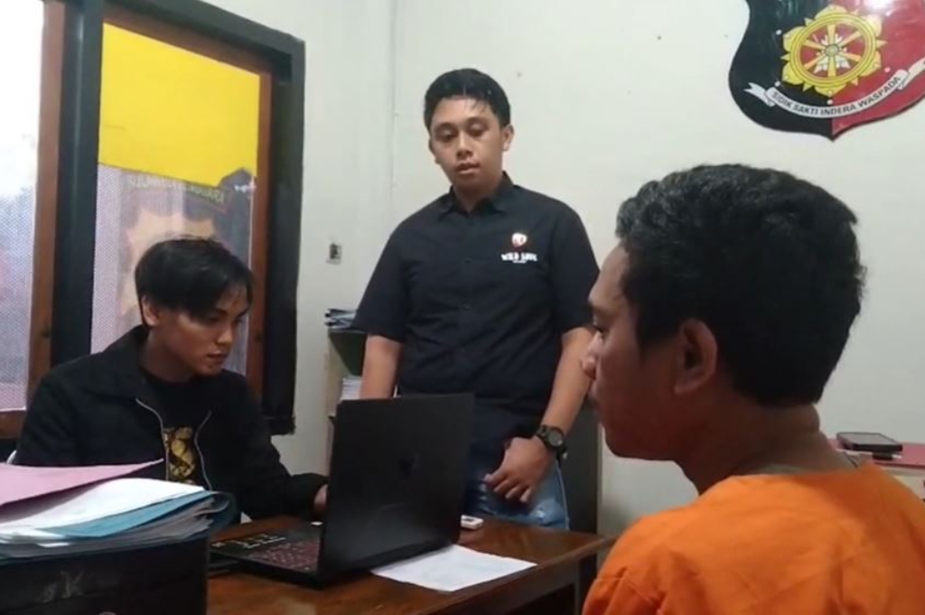 Viral Pria di Baubau Bakar Ruko dan Rusak Mobil Mantan Istri Viral Pria di Baubau Bakar Ruko dan Rusak Mobil Mantan Istri