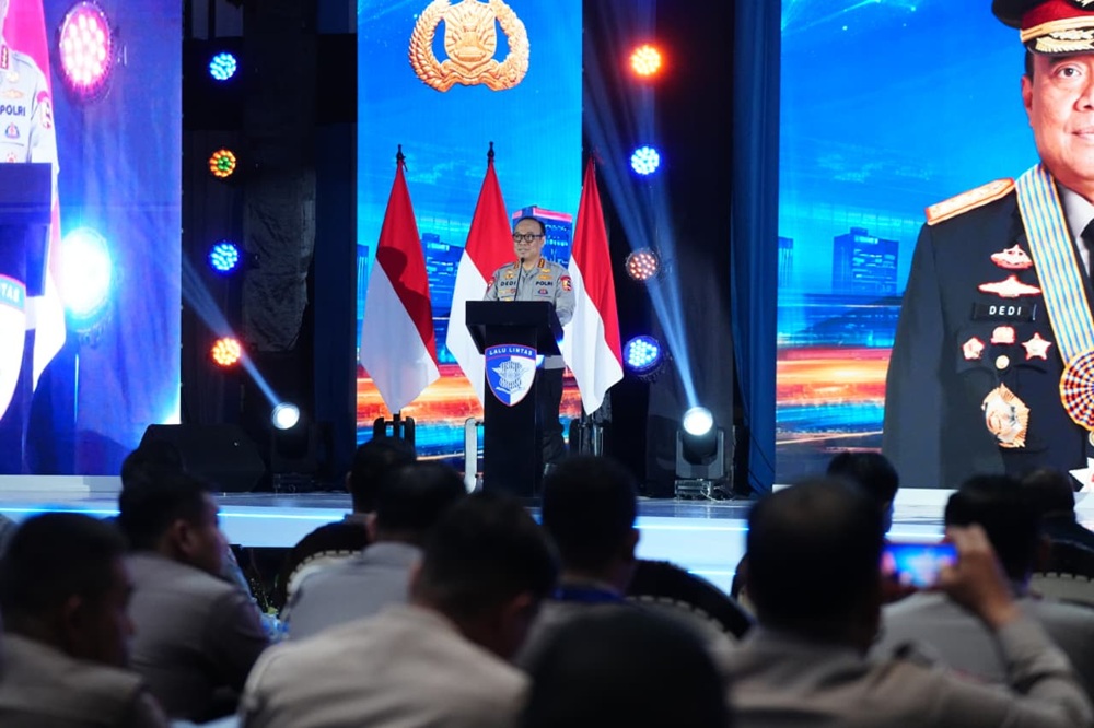 Jawab Rekomendasi KPRP, Polri Perkuat Digitalisasi Pelayanan Publik lewat ETLE Drone dan SIM Digital Jawab Rekomendasi KPRP, Polri Perkuat Digitalisasi Pelayanan Publik lewat ETLE Drone dan SIM Digital