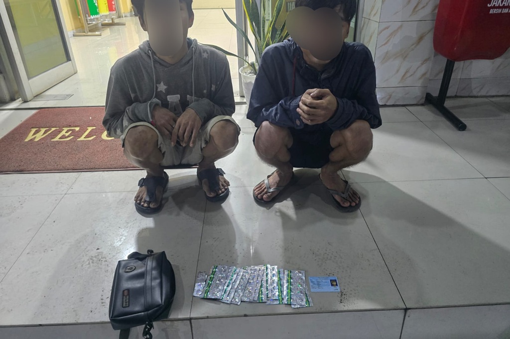 Operasi Cipta Kondisi di Jakpus, 11 Orang Bawa Celurit hingga Obat Keras Ditangkap Operasi Cipta Kondisi di Jakpus, 11 Orang Bawa Celurit hingga Obat Keras Ditangkap